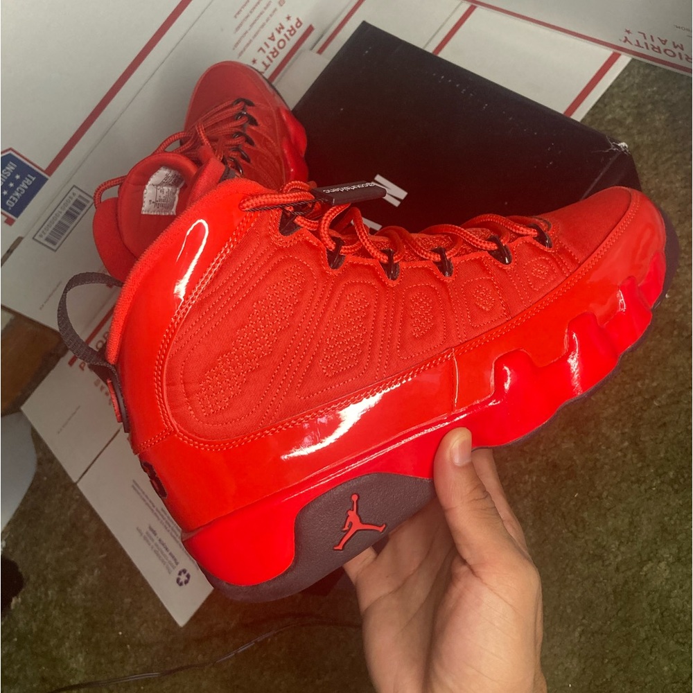 Jordan 9 Chile red